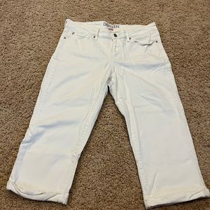 White jean capris - NO stains